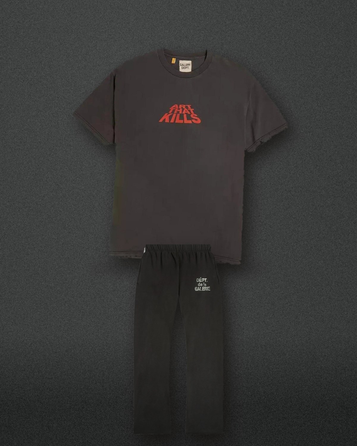 T-shirt Gallery Dept. Art That Kills nero slavato e pantaloni della tuta neri su fondale scuro
